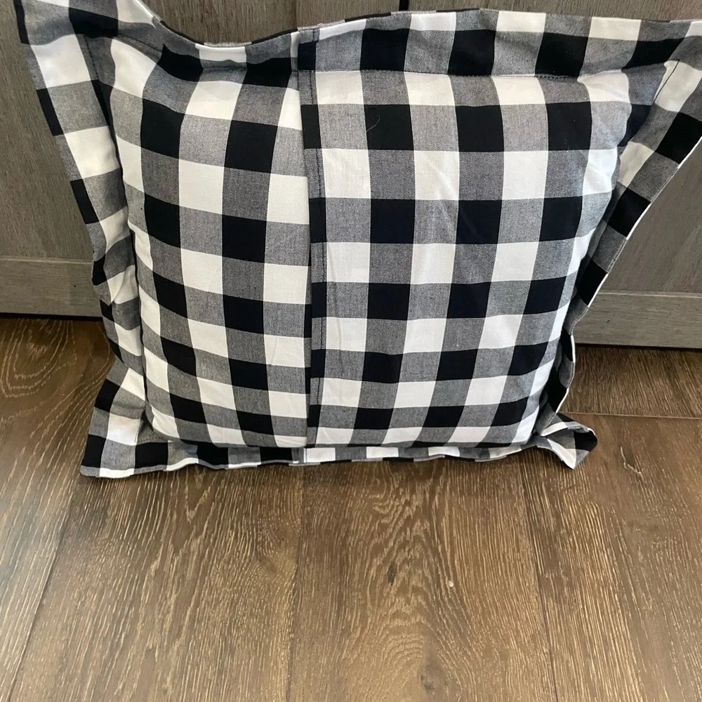 Black and White Buffalo Check Plaid Pillow with wool appliquéd Moose Design - Picture 4 of 4